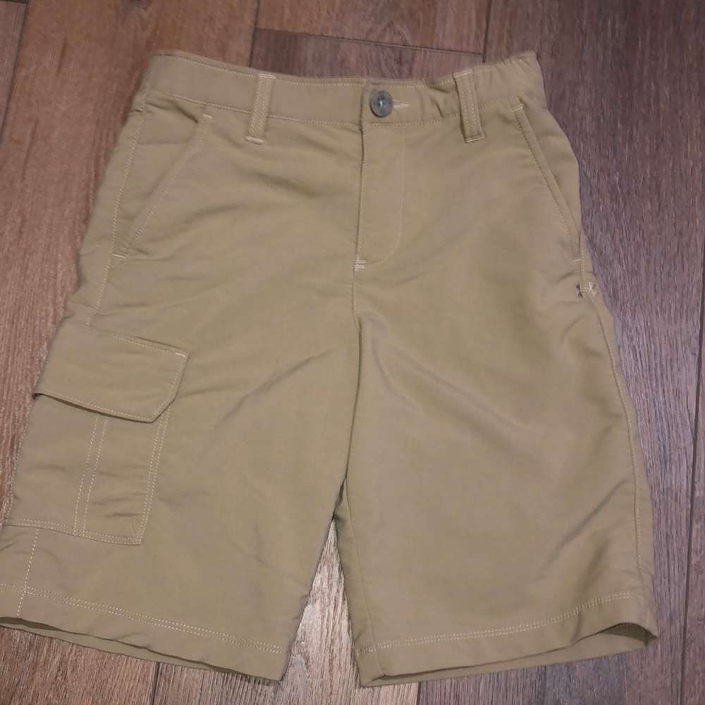 Under Armour boys shorts youth medium